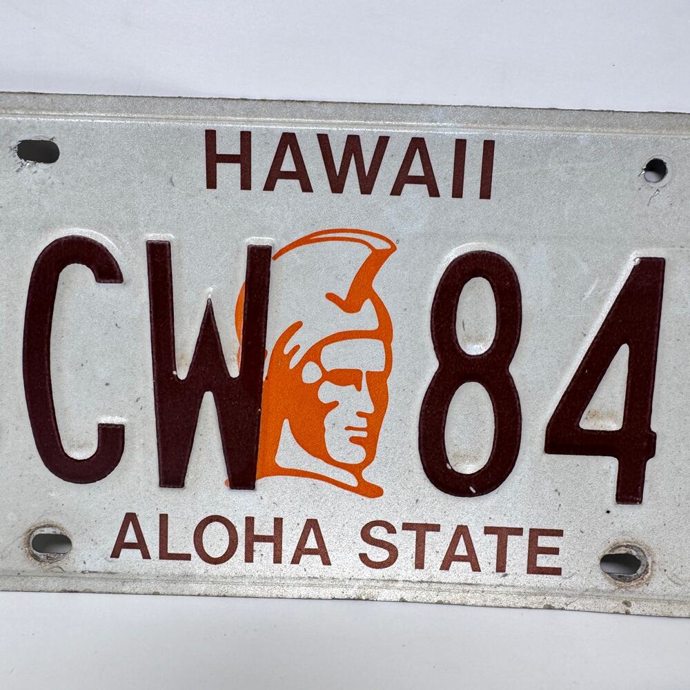 Vintage 1980’s Hawaii Aloha State License Plate CCW 847 Hawaiian Warrior‎ Design - Picture 2 of 4